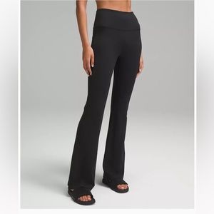 Lulu Lemon Groove Super-High-Rise Flared Pant Nulu
Regular